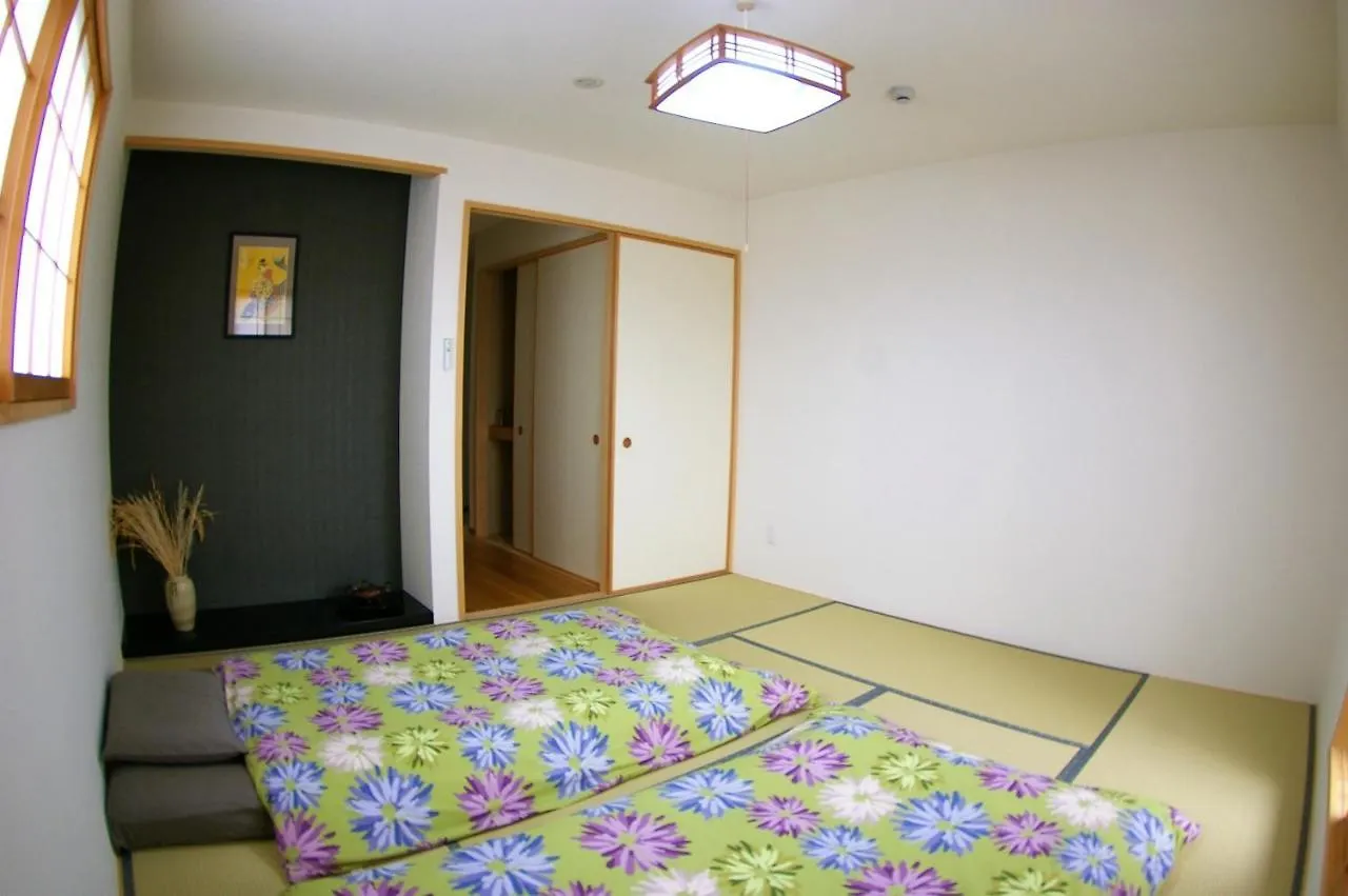Ryokan Hotel Vegan Minshuku Sanbiki Neko Kyōto Giappone